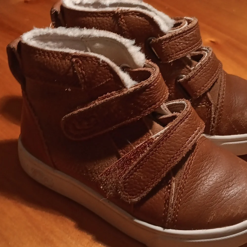 UGG Brown Leather Boots with Moccasin Stitching Toddler Size 8